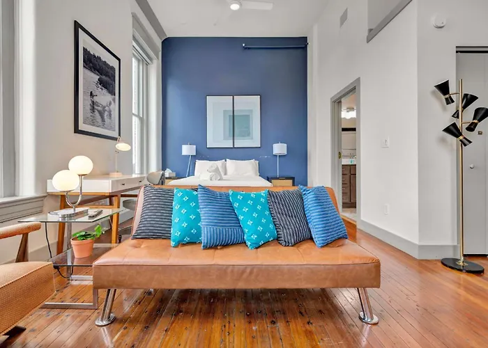 Bright And Modern Studio In Louisville # 402