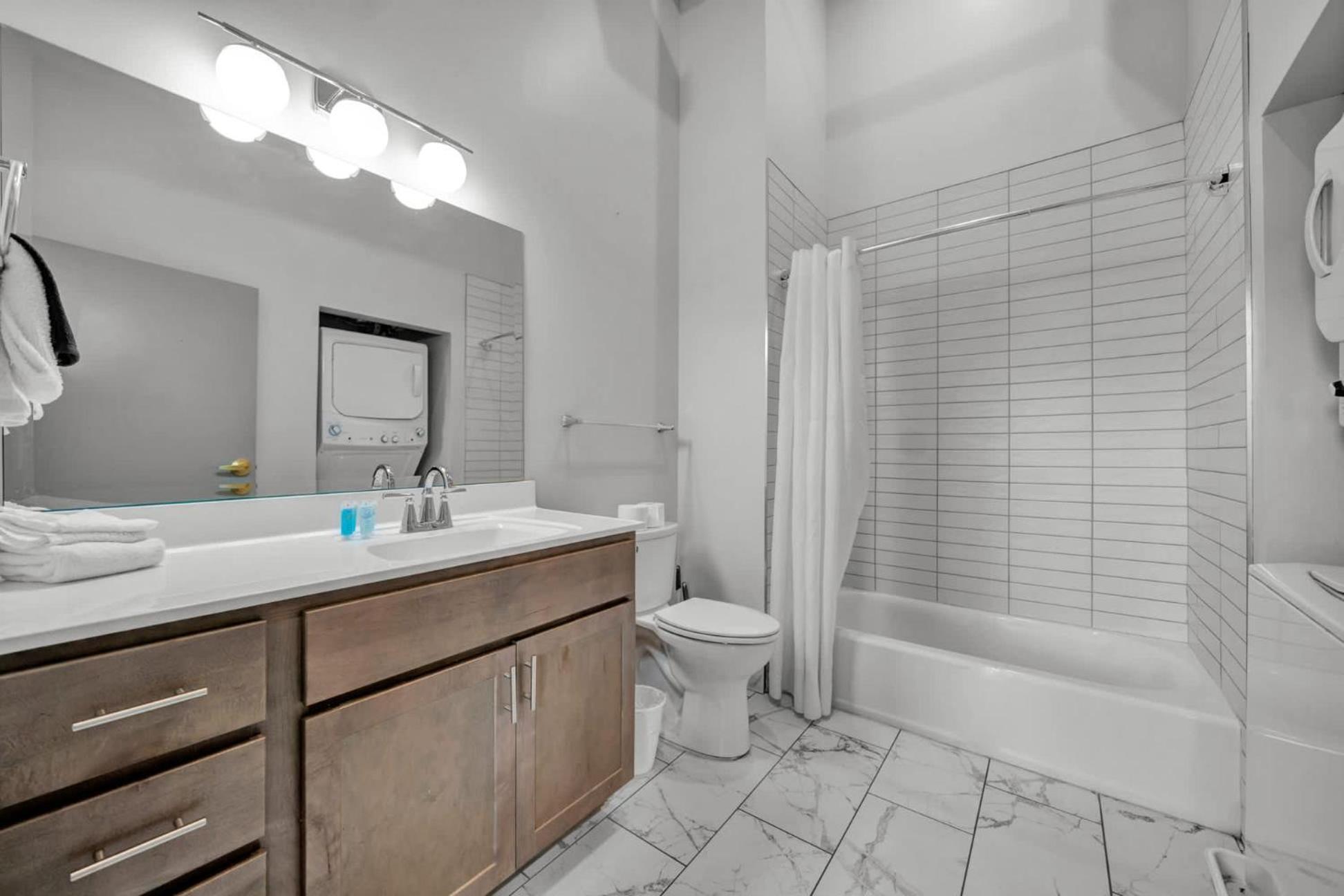 Bright And Modern In # 402 *
