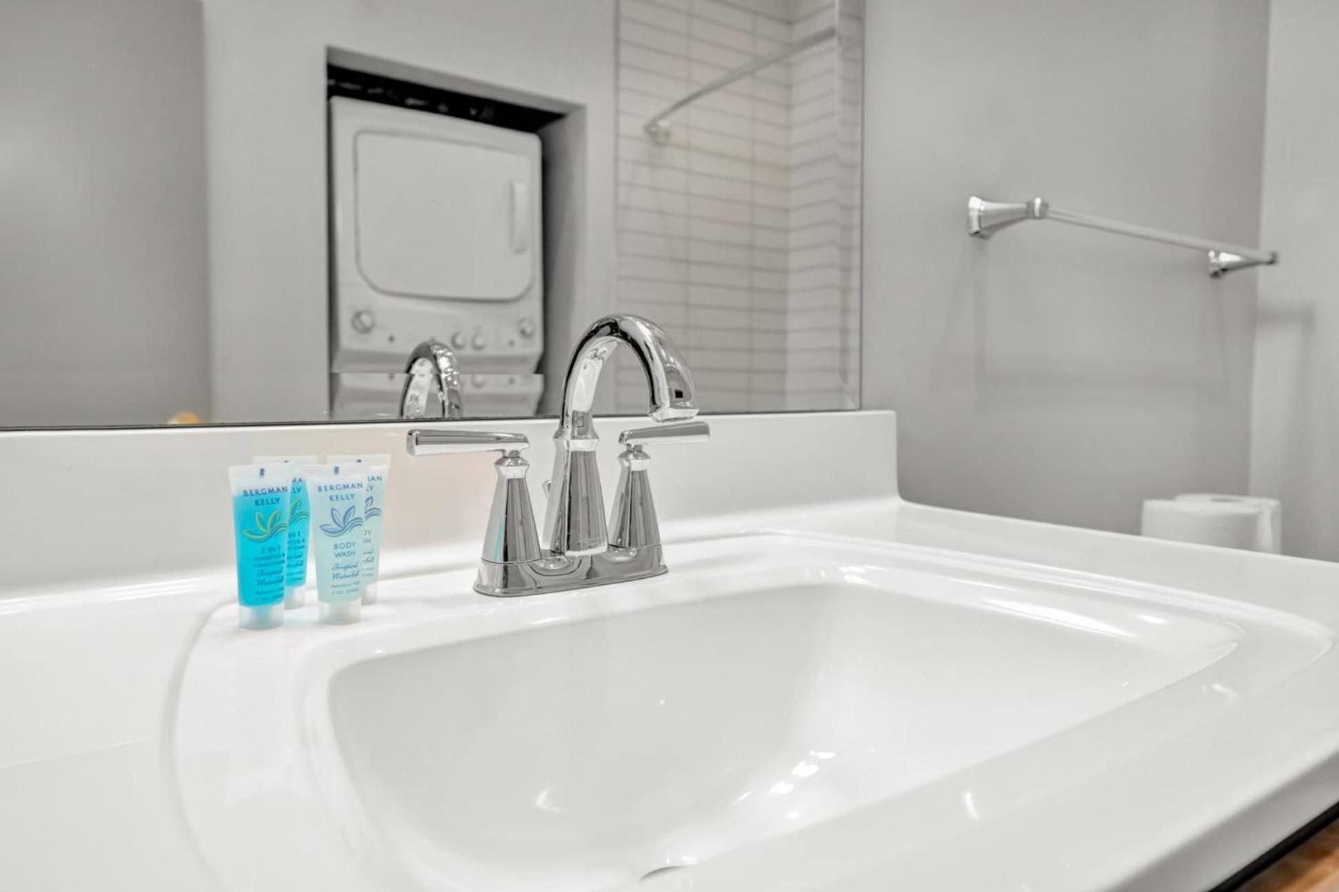 Bright And Modern In # 402 Apartment Louisville