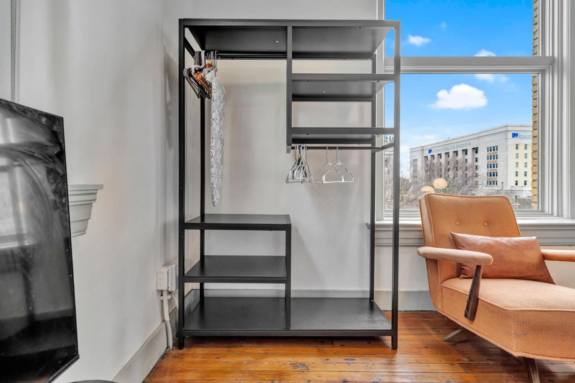 Bright And Modern In # 402 *