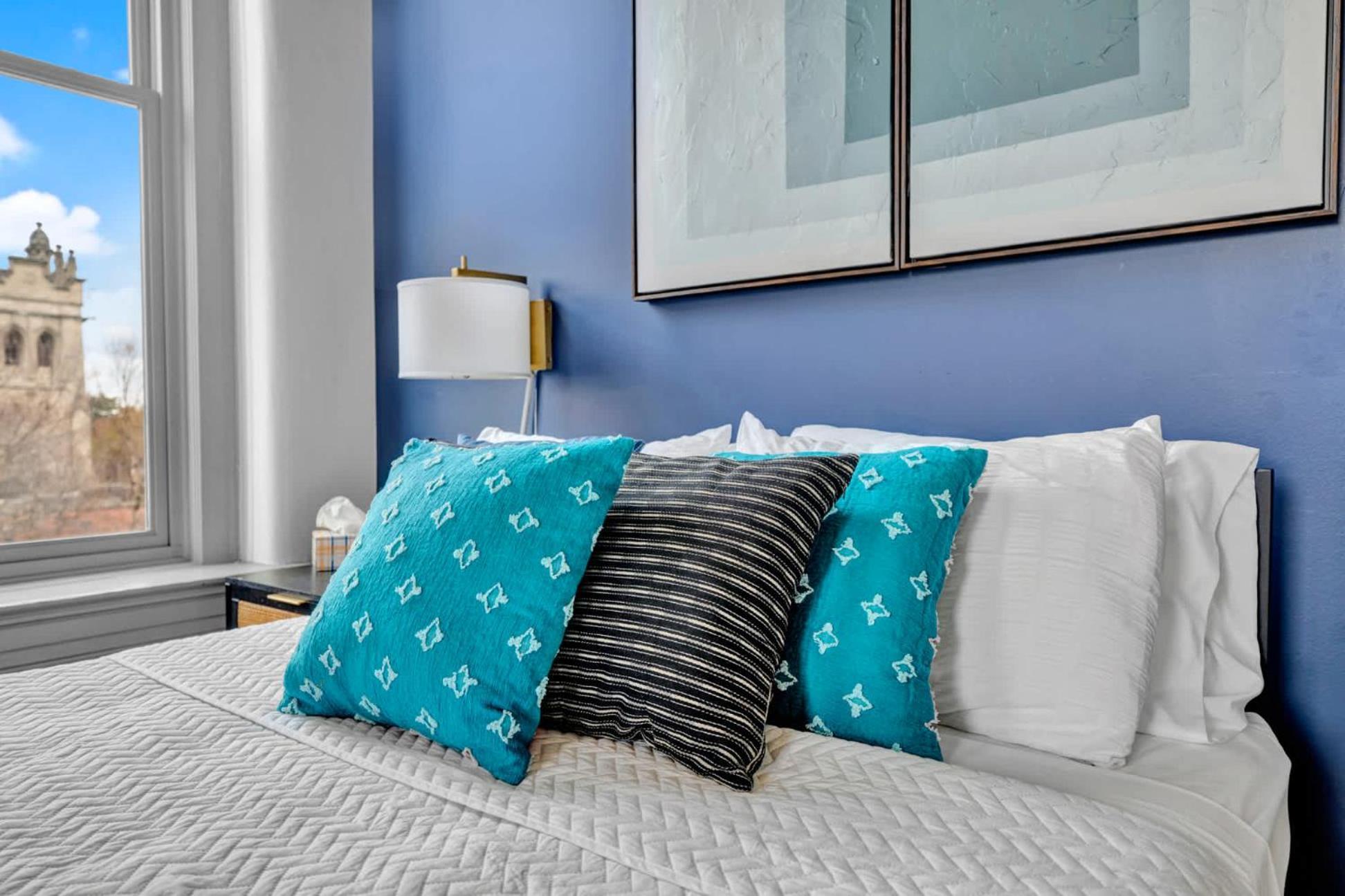 Bright And Modern In # 402 Louisville