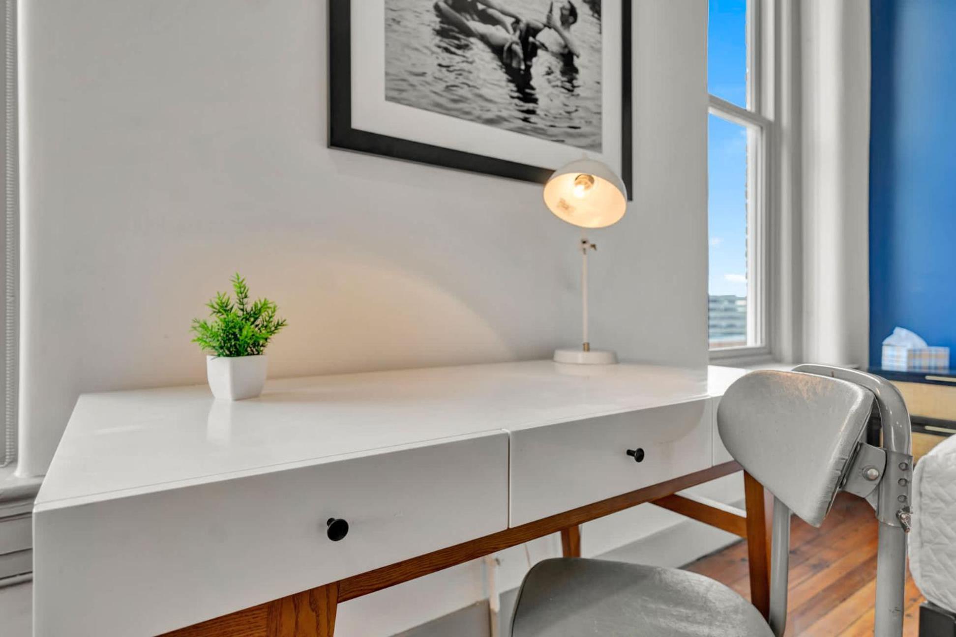 Bright And Modern In # 402 * Louisville
