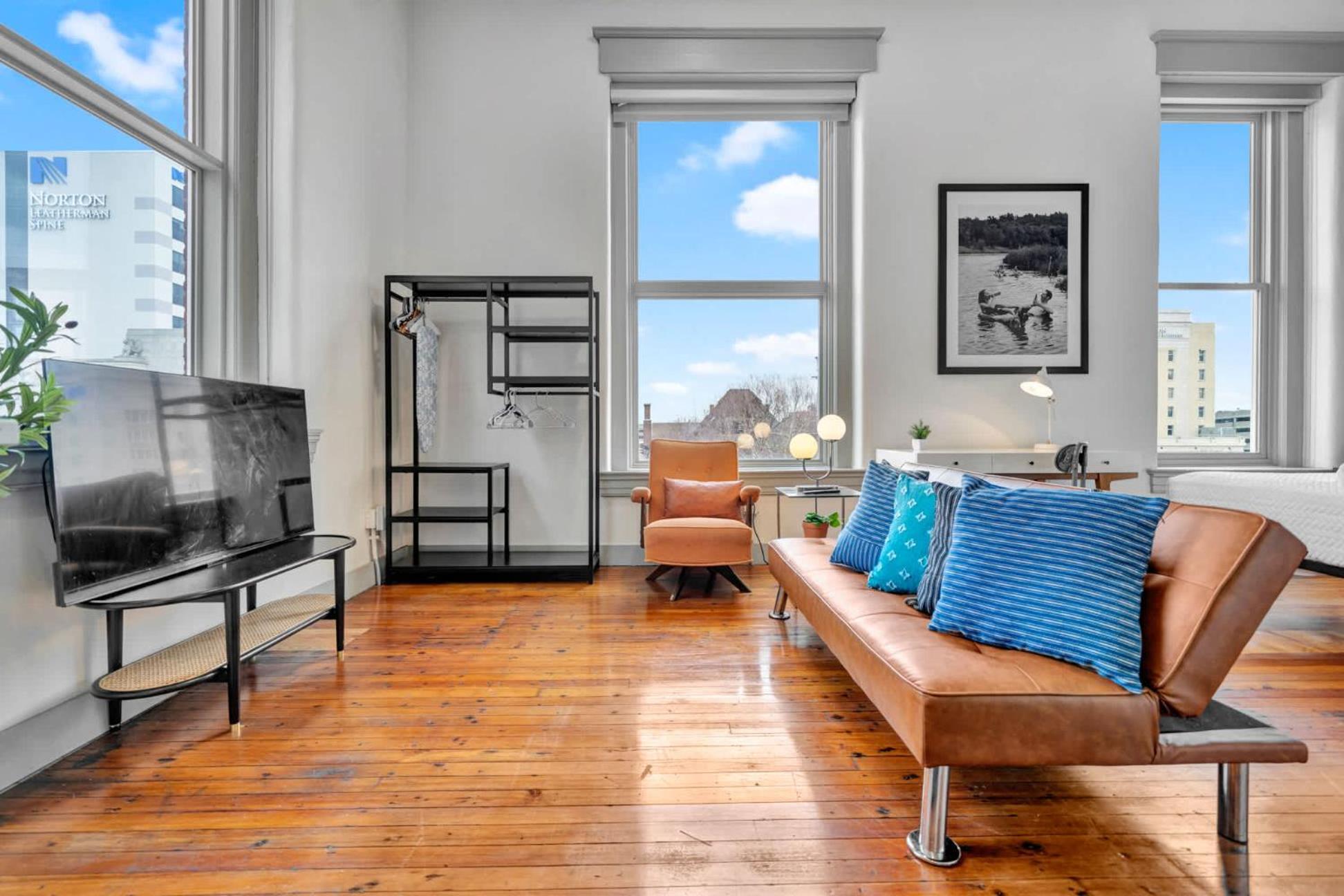 Apartment Bright And Modern In # 402