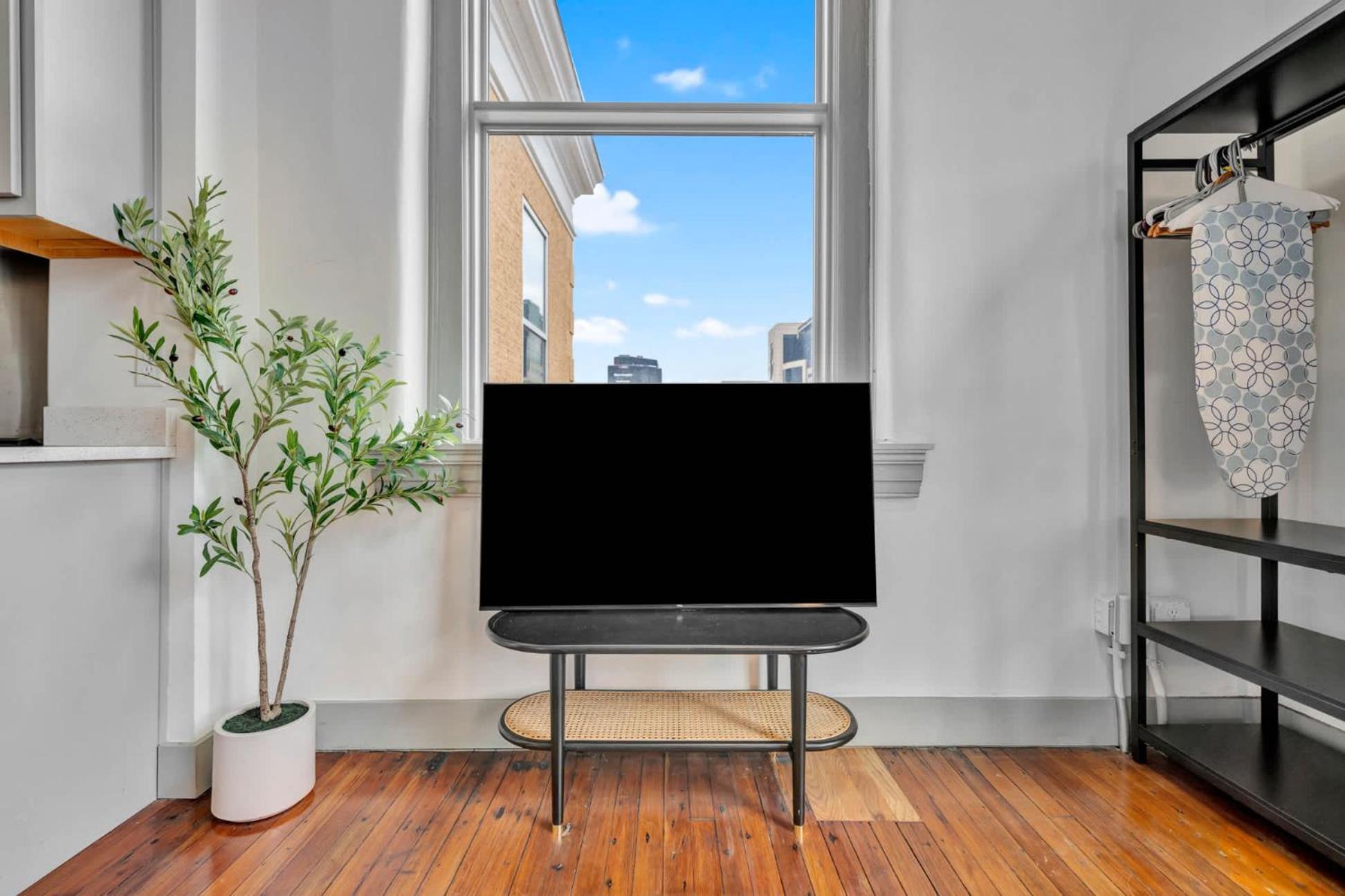 Bright And Modern In # 402 Apartment *