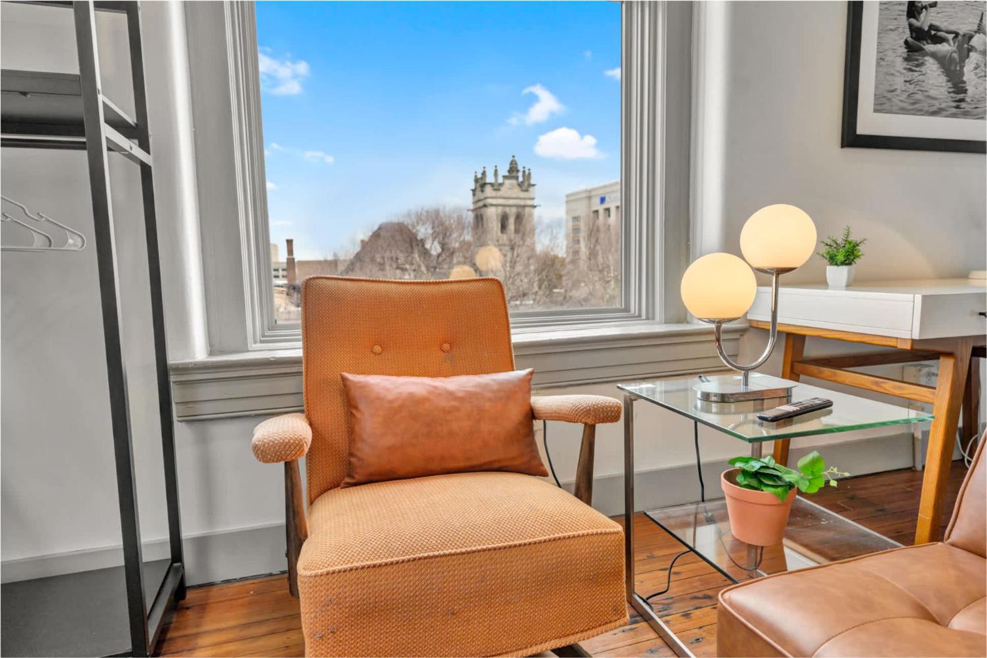 Bright And Modern In # 402 Louisville
