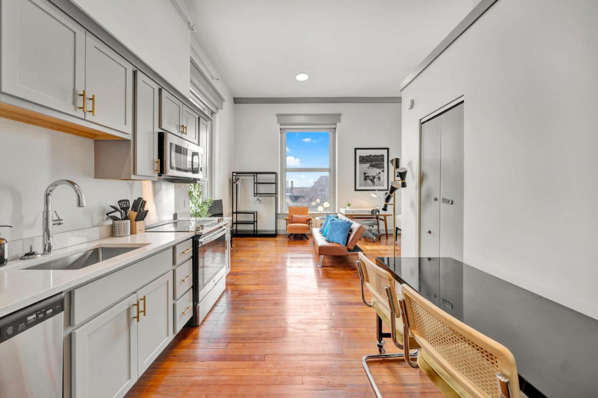 Bright And Modern In # 402 * Louisville